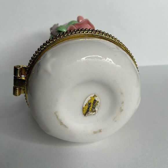 Lovely White Ceramic Cherub Angel Hinged Trinket Box w/ Pink Roses Flower Crown - Picture 10 of 13